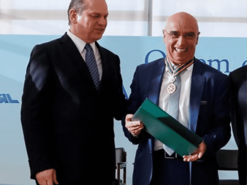 Deputado federal Dr. Mário Heringer recebe Ordem do Mérito Médico