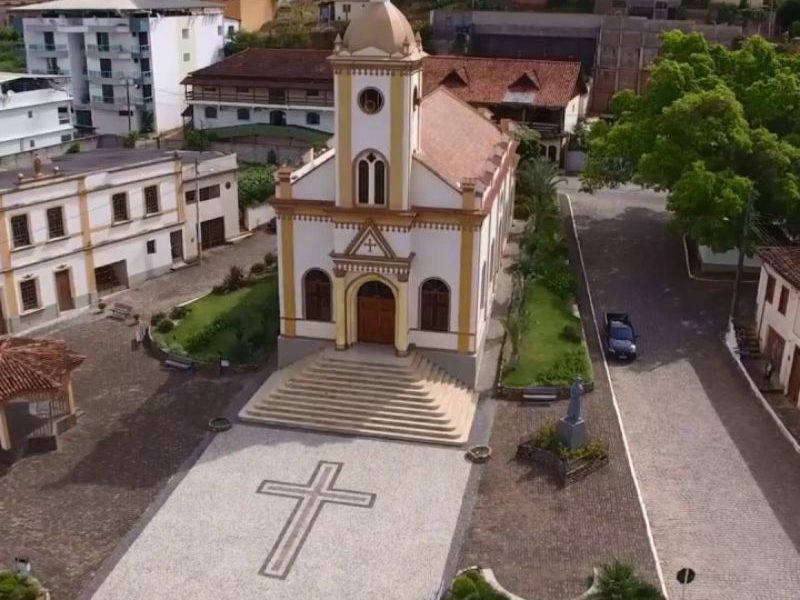 Cidade da Zona da Mata ganha novas estradas com verba do Dr. Mário Heringer