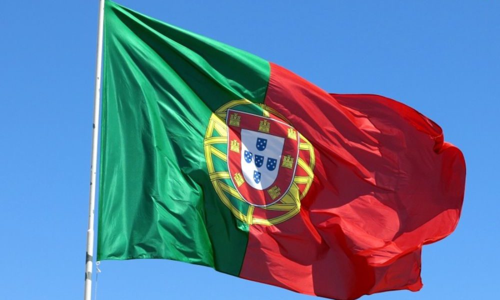 Deputado fala sobre brasileiros que estão pedindo cidadania portuguesa