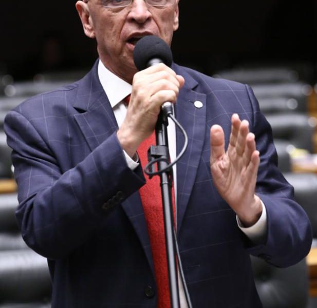 Dr. Mário lidera aprovação de urgência para quebra de patente das “canetas emagrecedoras” por 337 votos a 19